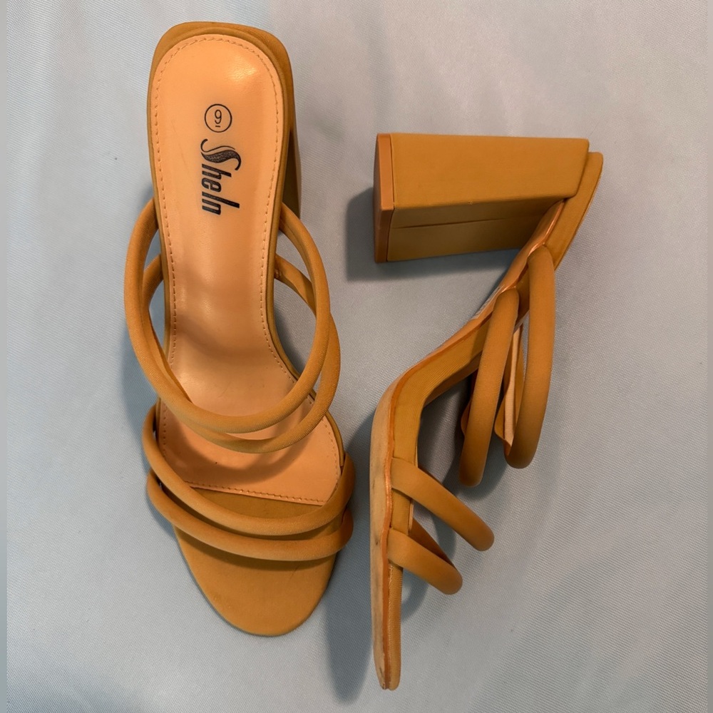 SHEIN Women’s Tan Chunky Block Heels Size 9